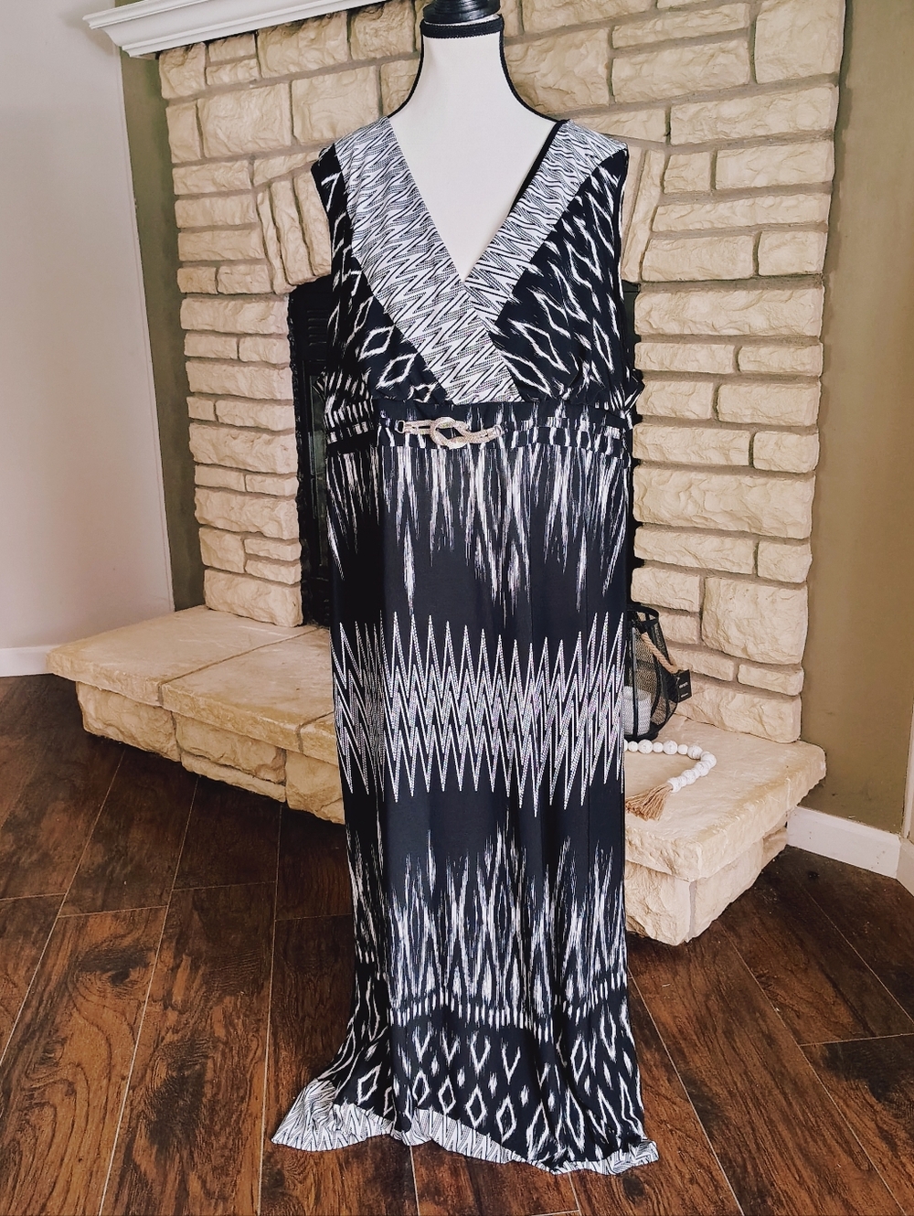 Catherines Black and White V-Neck Maxi Dress with Geometric Print 2X